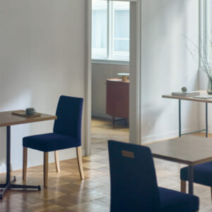 adal_woodchair_cattleya